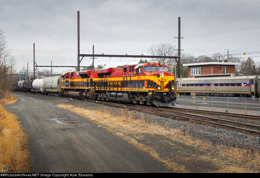 KCS ES44AC #4879 on Q404